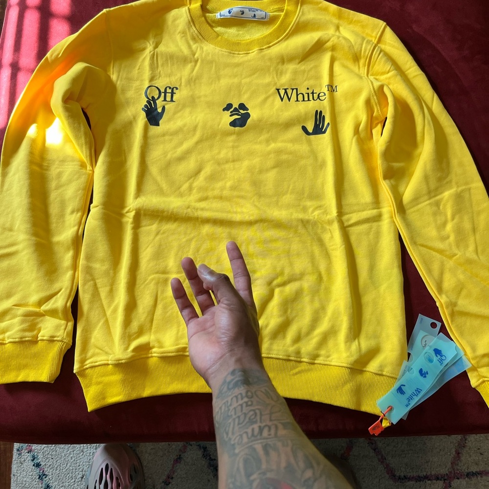 Off-White - Picture 2 of 3